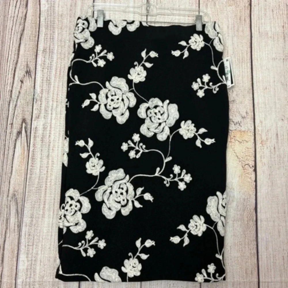 Eci New York Classic black And Cream Pencil Skirt Embroidered Flowers size 8